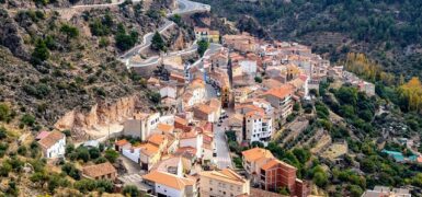 Rüyada Ayna Karşısında Makyaj Yapmak