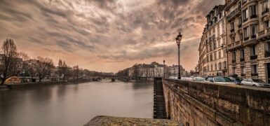 Rüyada Elbiseyle Suya Girmek