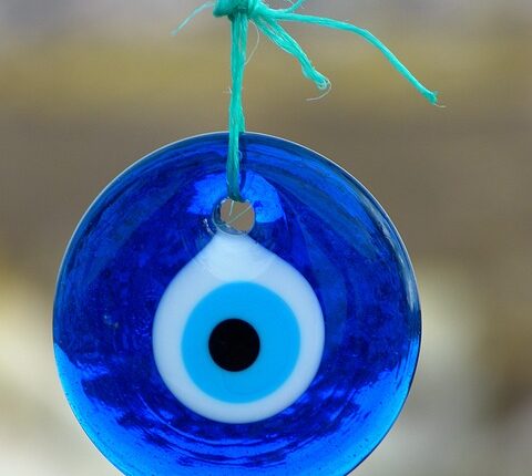 Rüyada Nazar Boncuklu Kolye Görmek Rüyada Nazar Boncuklu Kolye Görmek