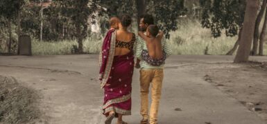 Rüyada Babamın Annemi Dövmesi