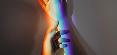 Rüyada Birinin Sana Tesbih Verdiğini Görmek