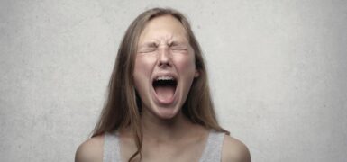 Rüyada Birine Bağırarak Seslenmek