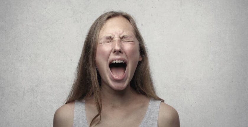 Rüyada Birine Bağırarak Seslenmek